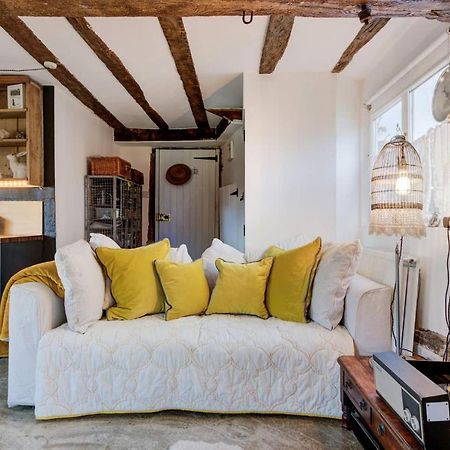 The Dairy, One Bedroom Cottage In A 15Th Century Farmhouse Parham Buitenkant foto