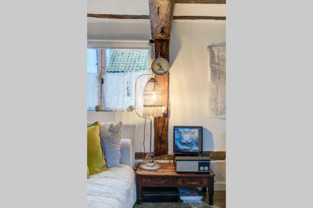 The Dairy, One Bedroom Cottage In A 15Th Century Farmhouse Parham Buitenkant foto