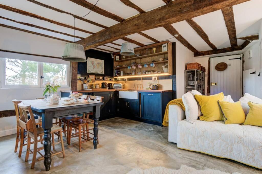 The Dairy, One Bedroom Cottage In A 15Th Century Farmhouse Parham Buitenkant foto